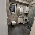 La Luna - Free Private Parking Apartment *