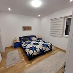 La Luna - Free Private Parking Apartman *