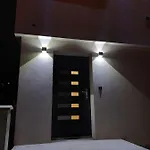 La Luna - Free Private Parking