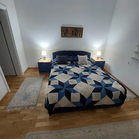 La Luna - Free Private Parking *