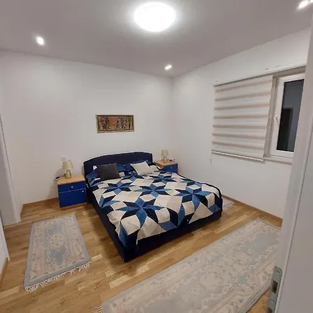La Luna - Free Private Parking Apartment *