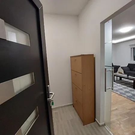 La Luna - Free Private Parking Apartment
