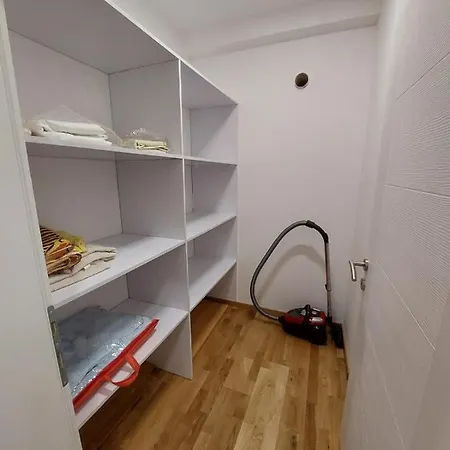 La Luna - Free Private Parking Apartment