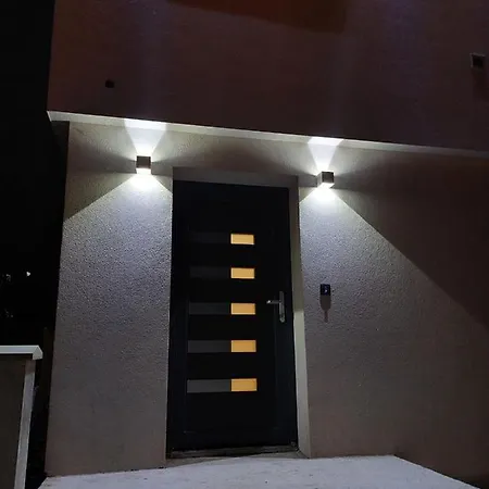 La Luna - Free Private Parking